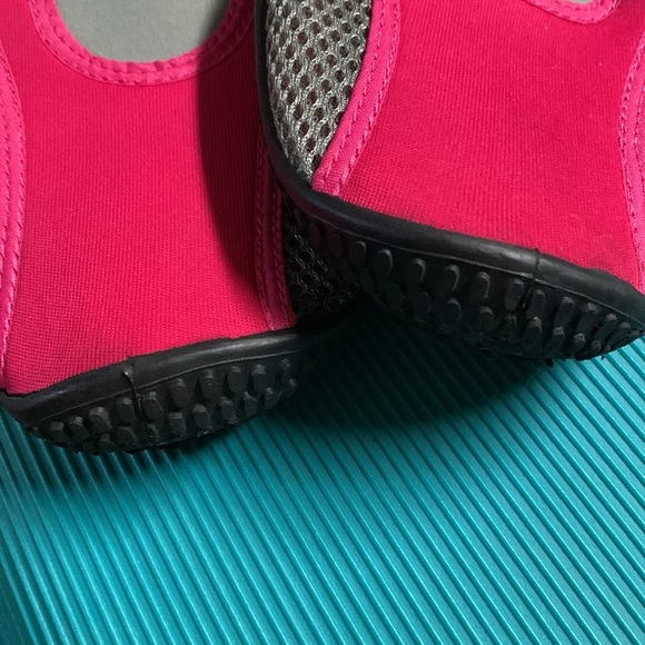 TBL Jamaica Water Beach Swim Slip Resistant shoes in pink Grey - Picture 6 of 9